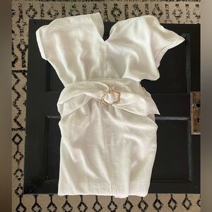 White Zara dress with beautiful gold detail 🤍 Size Medium